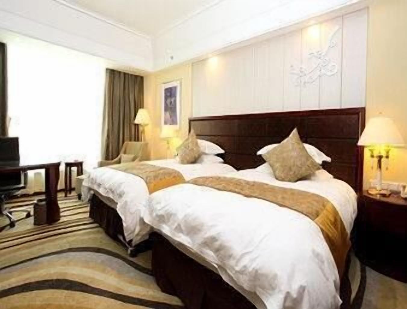 Готель Ramada Yangzhou Baoying Екстер'єр фото
