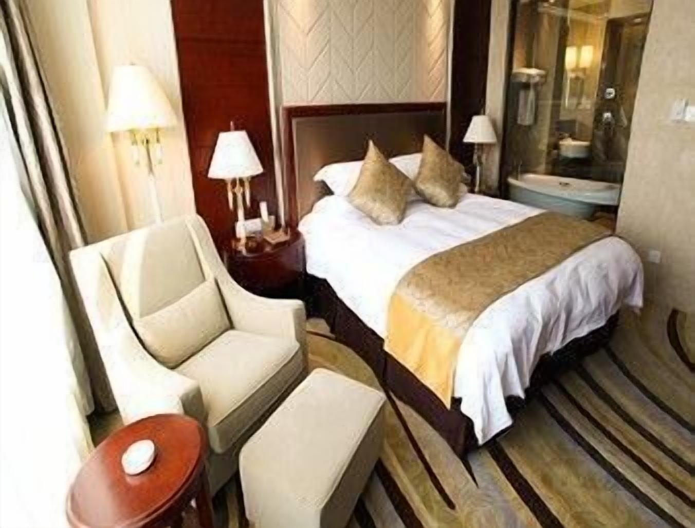 Готель Ramada Yangzhou Baoying Екстер'єр фото