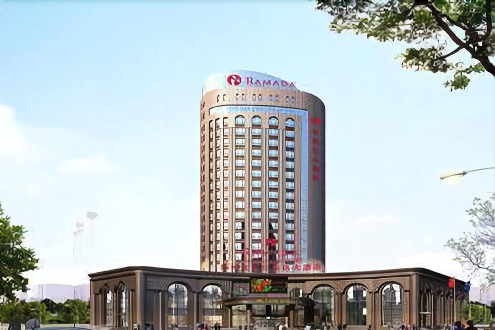 Готель Ramada Yangzhou Baoying Екстер'єр фото